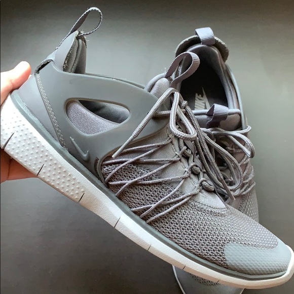 Nike Free Viritous Sneakers - Picture 2 of 6